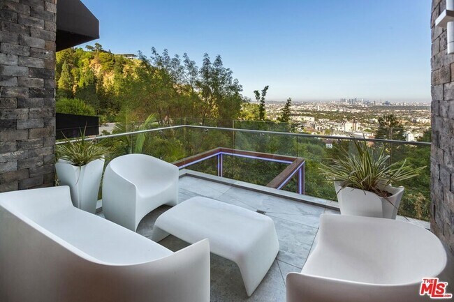 Building Photo - 8356 Sunset View Dr