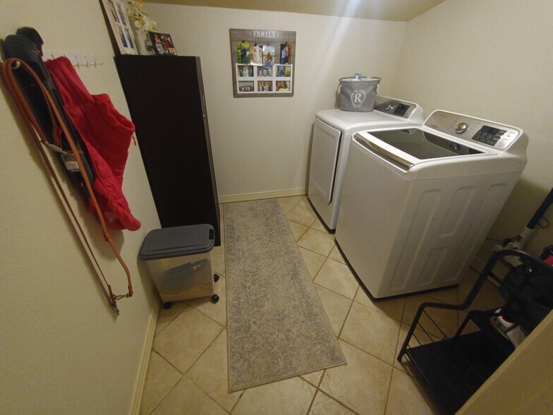 Laundry Room - 1444 Bledsoe Road