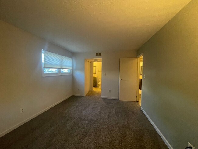 Building Photo - 5285 Portland St