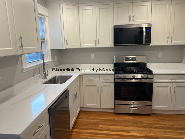 Building Photo - Newly Renovated Single Family Home For Ren...