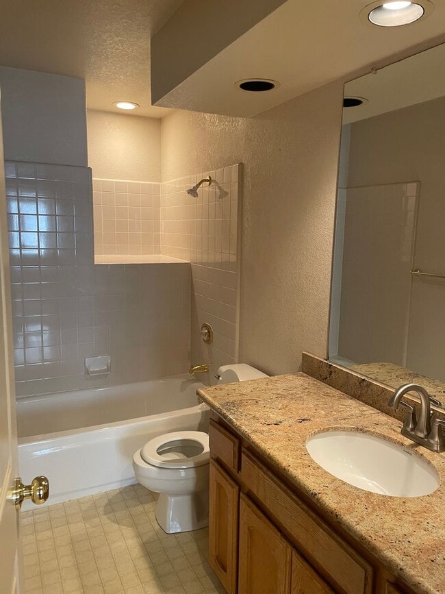 Building Photo - BEAUTIFUL 2 STORY IN FOLSOM WITH 4 BED, 3 FULL BATH, & 3 CAR GARAGE