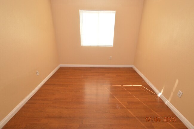 Building Photo - 604 Princess Ave