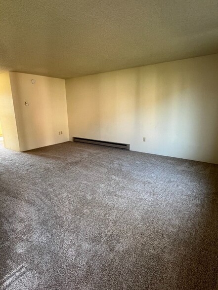 Building Photo - 100-190 SE Viewmont Ave