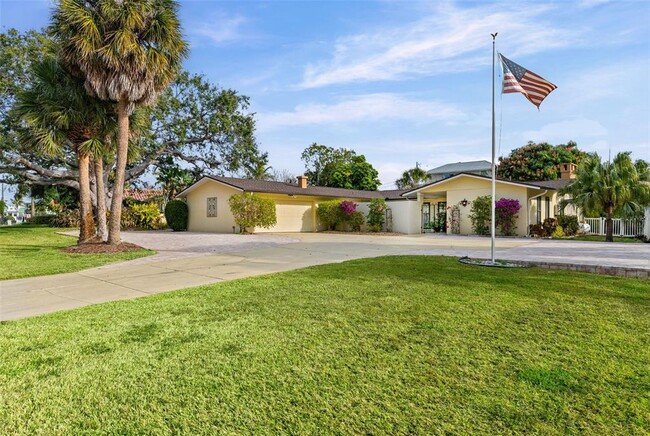 Building Photo - 7215 Westmoreland Dr