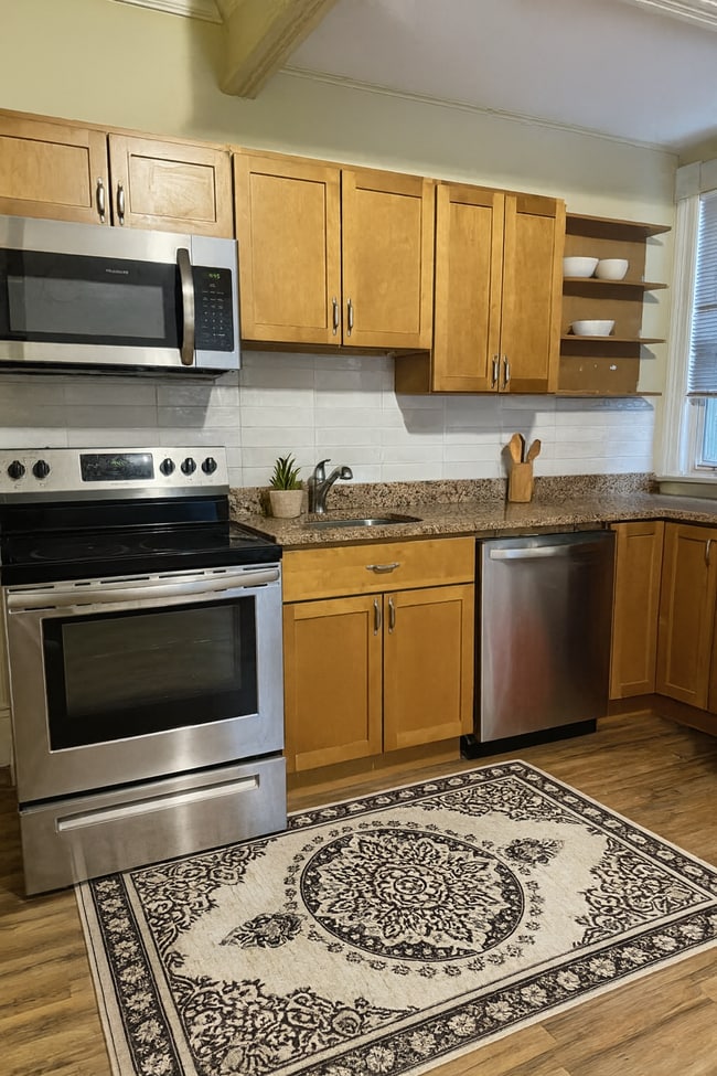 Building Photo - 99 Hungerford St