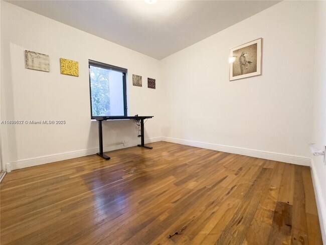 Building Photo - 360 NE 87th St
