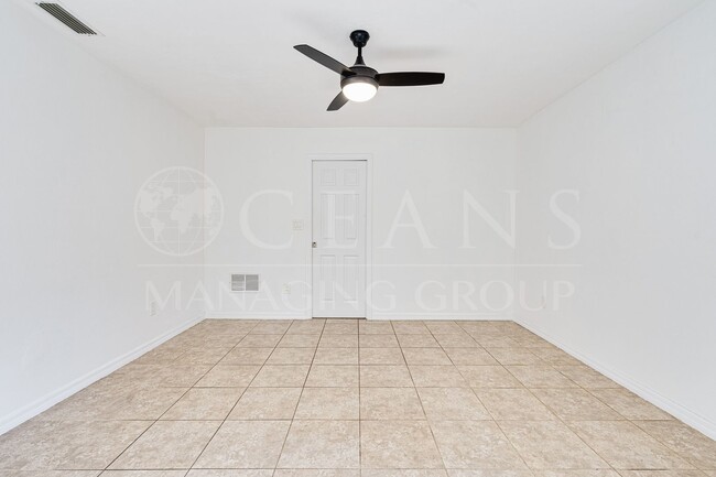 Building Photo - 3 Bedroom Home in Pelican Bay