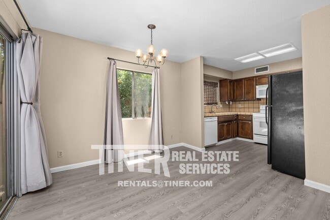 Building Photo - Darling 3 Bedroom Near Downtown - Location...
