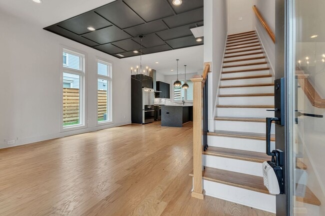 Building Photo - Stunning Salemtown Townhome With Fenced In Yard