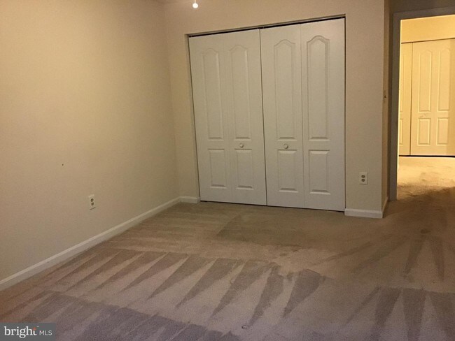 Building Photo - 8961 Town Center Cir