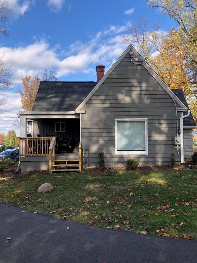 Building Photo - 612 S Cleveland Massillon Rd