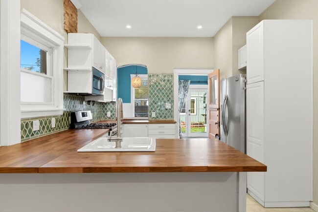 Building Photo - Charming Historic Home in Mayfair Neighborhood