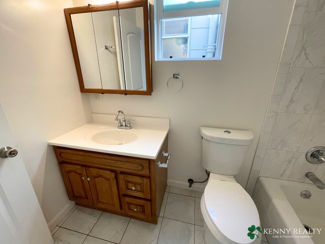 Building Photo - Two Bedroom Home in San Francisco, Bonus R...