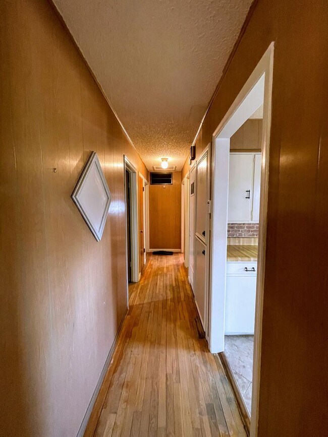Building Photo - Move-In Ready 3-Bedroom Lamesa Home – Comfortable Classic Charm!