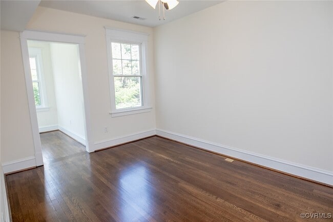 Building Photo - 2302 Maplewood Ave