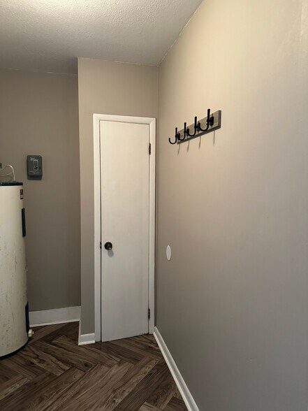 Building Photo - 2211 Shannondoah Dr