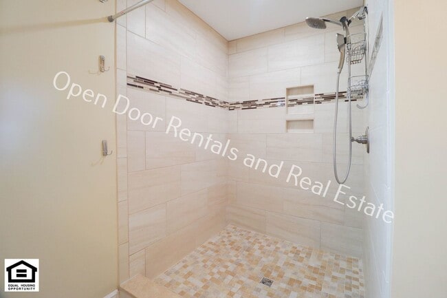 Building Photo - Coming soon! 50% off first months rent** W...