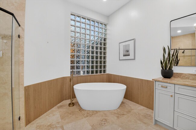 Building Photo - 17921 Villa Club Way