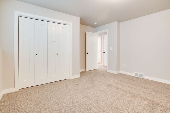 Building Photo - Modern 4-Bedroom Home in Moorhead