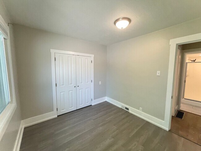 Building Photo - 2 Bed 2 Bath Provo House