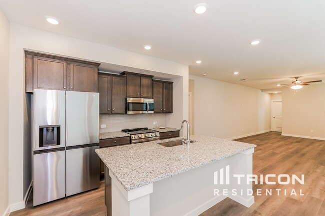Building Photo - 8208 Howell Oak Dr