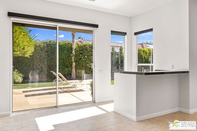 Building Photo - 4 Hillcrest Dr