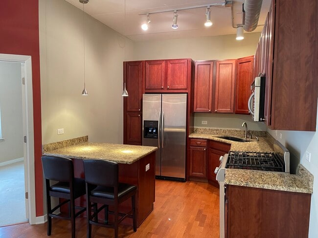 Building Photo - 1228 W Monroe St