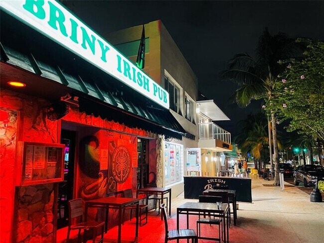 Building Photo - 400 N Riverside Dr