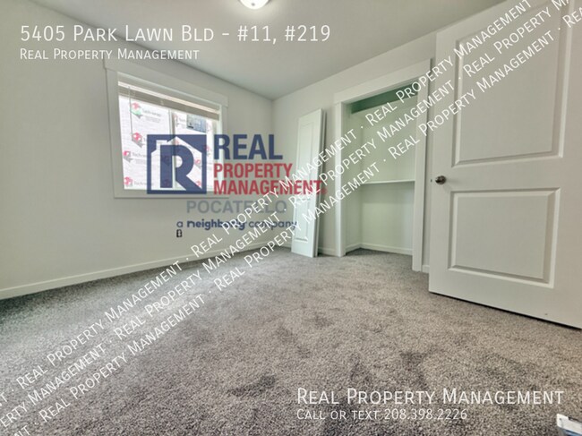 Building Photo - 5405 Park Lawn Dr