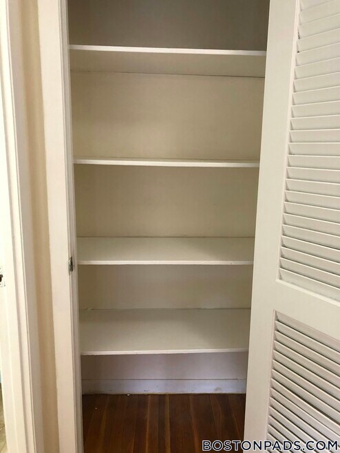 Building Photo - 122 Dustin St