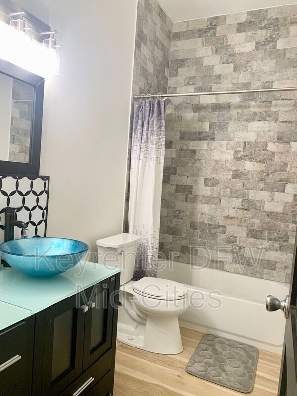 Building Photo - 1512 W Twelfth St