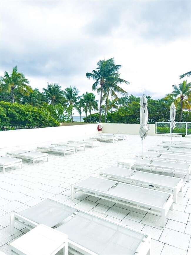 Building Photo - 10185 Collins Ave