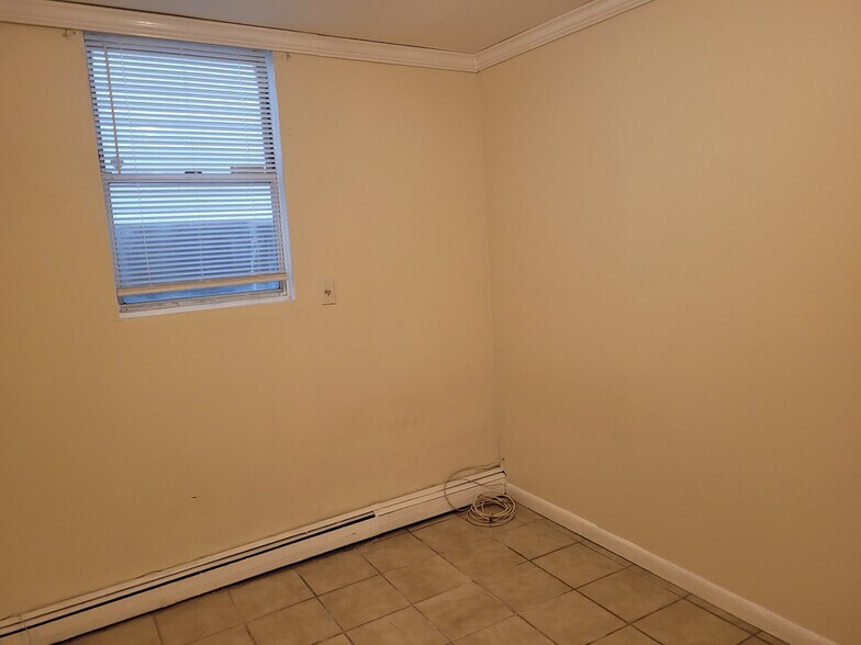 Building Photo - 1827 25th Rd