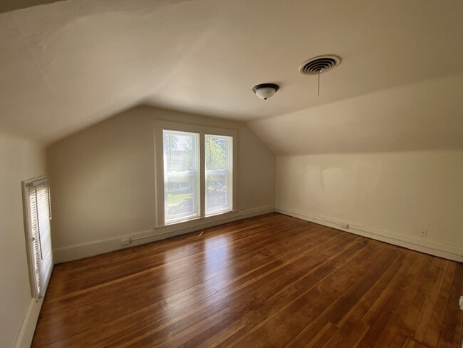 Building Photo - 524 W Grand Ave