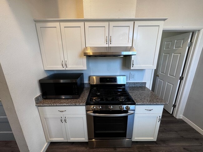Building Photo - 3 BED/2 BATH HOME UPPER UNIT AVAIABLE FOR RENT IN OAKLAND, CA!!!! INCLUDING $500 OFF FIRST MONTHS...