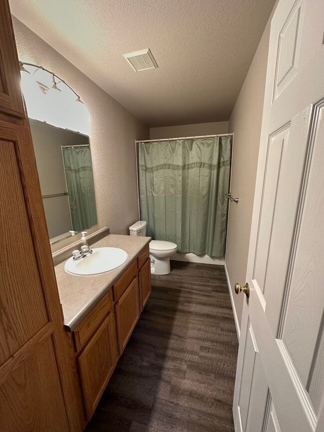 Building Photo - 2 BEDROOM, PLUS OFFICE SPACE, 2 BATHROOM, ...