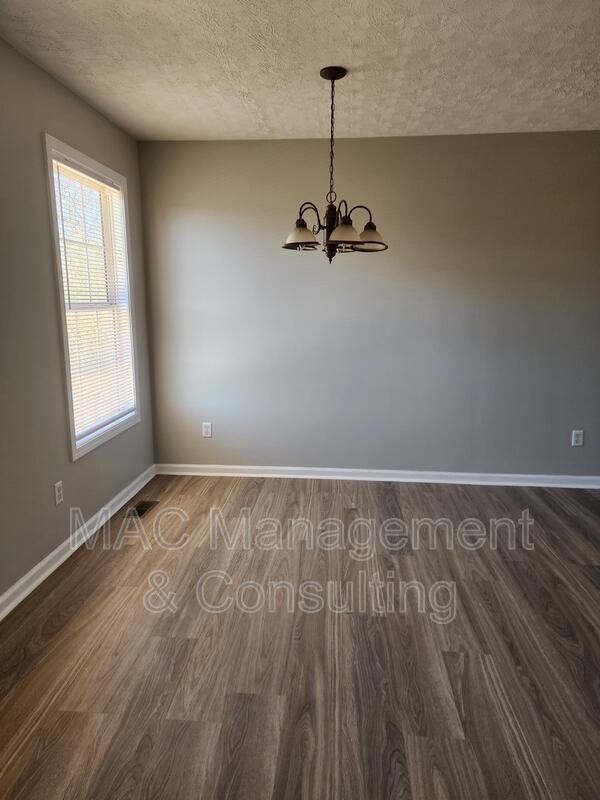 Building Photo - 143 W Gate Dr