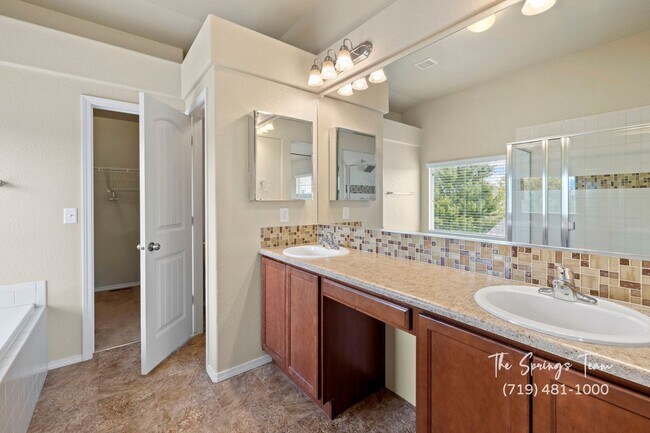 Building Photo - SPACIOUS SIX (6!!!) BD HOME IN LORSON RANCH!
