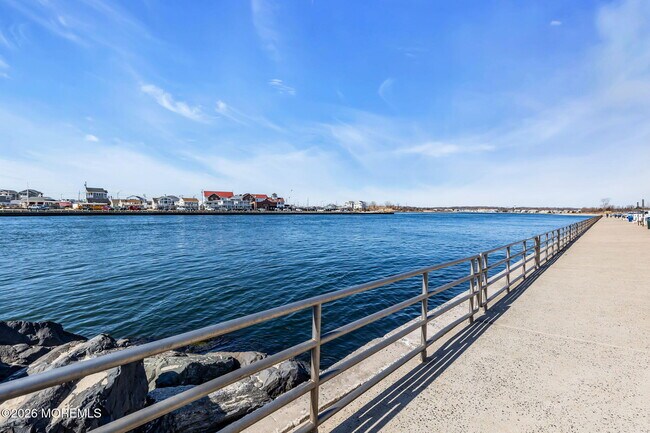 Building Photo - 550 Whiting Ave