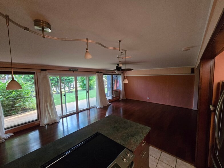 Building Photo - 3559 Lower Honoapiilani Rd