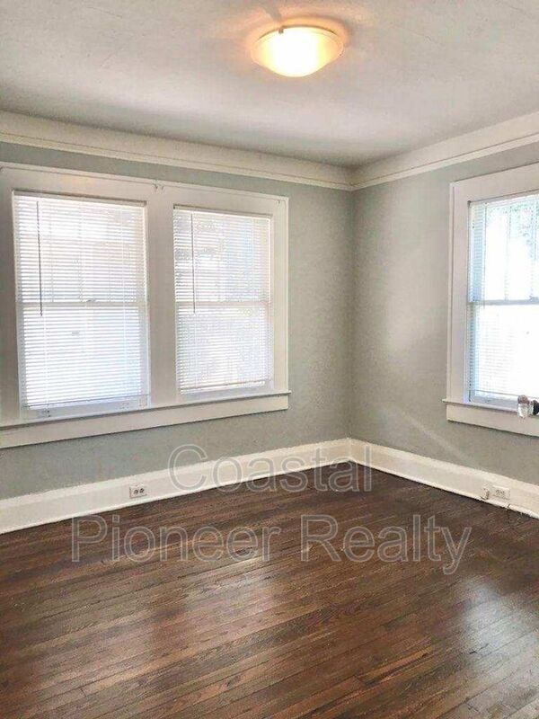 Building Photo - 108 W Hanna Ave