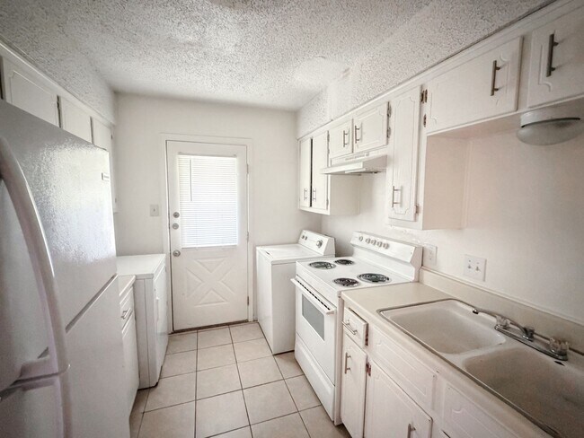 Building Photo - 3804 Charolais Dr