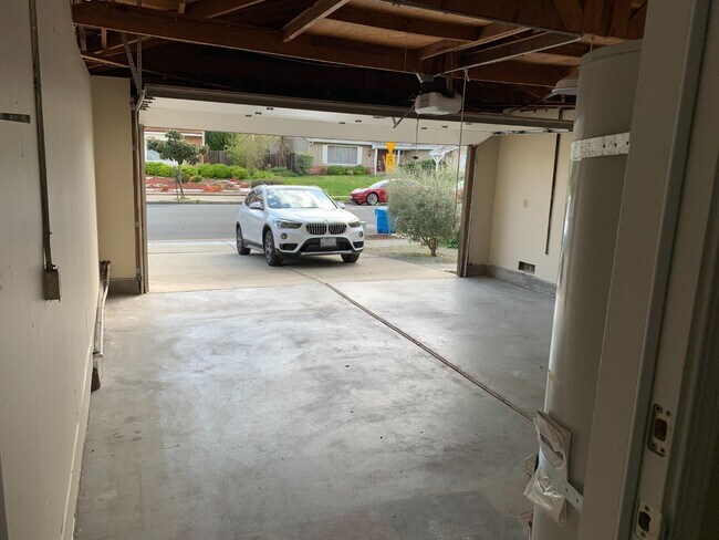 Building Photo - 10891 Santa Teresa Dr