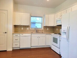 Building Photo - 503 East Kiowa-102