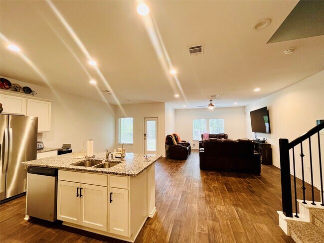 Building Photo - 2914 Roman Forest Blvd