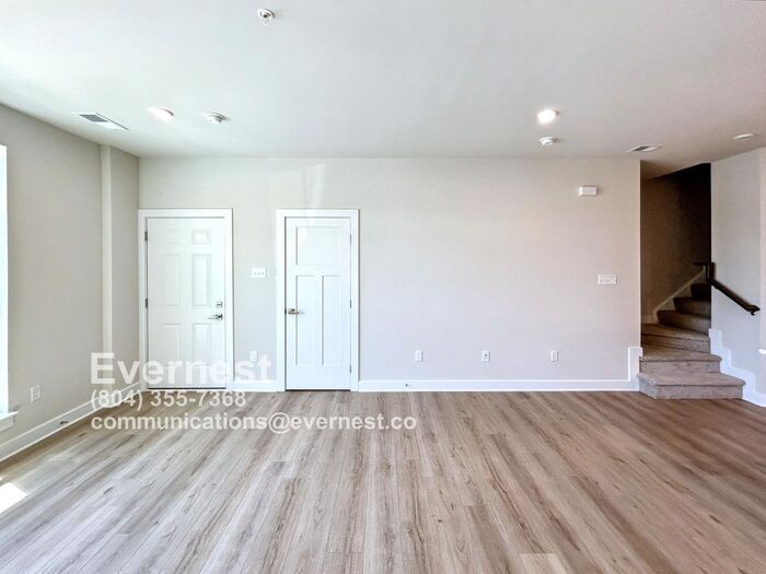 Building Photo - 12112 Calgary Lp