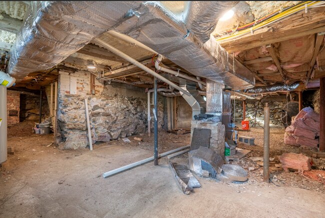 Building Photo - 17 Bridge St