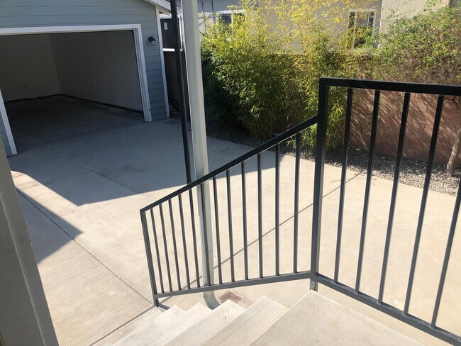 Back side enterabceto Garage - 676 Broadway St