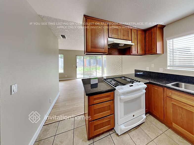 Building Photo - 5633 Vista Oak Way