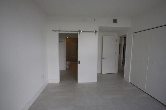 Building Photo - 2000 Metropica Wy